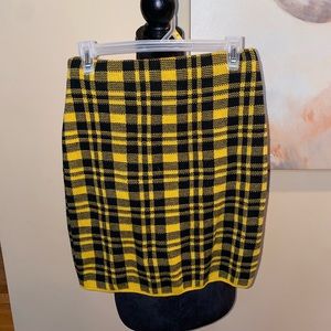 Women’s Plaid Skirt 💛🖤